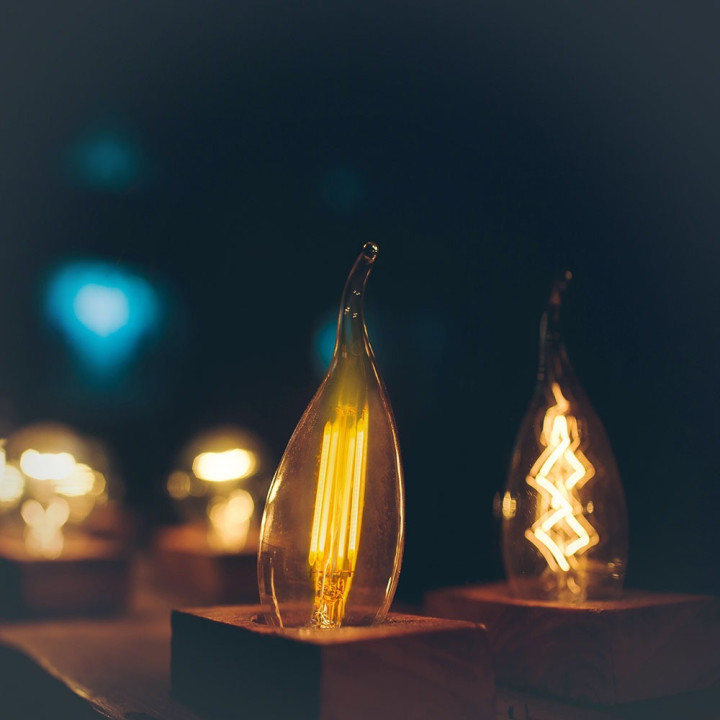Lampi Iluminare, Bec LED - 4W Filament E14 Tip Lumânare cu flacără Amber Alb cald -8, dioda.ro